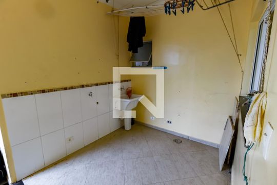 Área de Serviço de casa para alugar com 3 quartos, 138m² em Parque Industrial das Oliveiras, Taboão da Serra