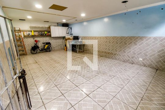 Garagem de casa para alugar com 3 quartos, 138m² em Parque Industrial das Oliveiras, Taboão da Serra