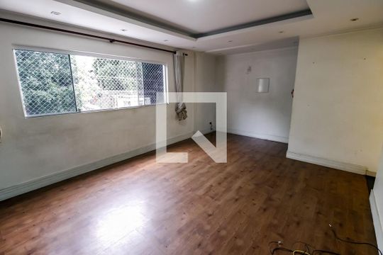Sala de casa para alugar com 3 quartos, 138m² em Parque Industrial das Oliveiras, Taboão da Serra
