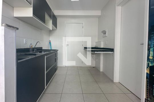 Cozinha e Área de Serviço de apartamento para alugar com 1 quarto, 32m² em Vila Romana, São Paulo