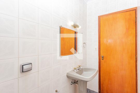 Lavabo de casa à venda com 3 quartos, 300m² em Parque Fongaro, São Paulo