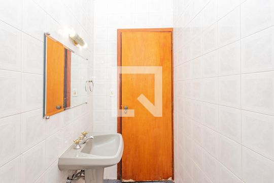 Lavabo de casa à venda com 3 quartos, 300m² em Parque Fongaro, São Paulo