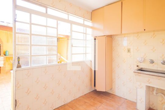 Área de Serviço de casa para alugar com 3 quartos, 75m² em Santa Terezinha, São Bernardo do Campo