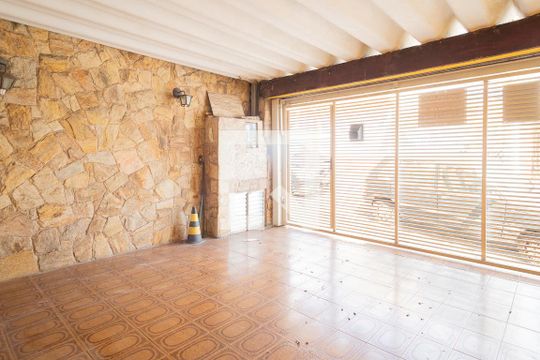 Garagem  de casa para alugar com 3 quartos, 75m² em Santa Terezinha, São Bernardo do Campo