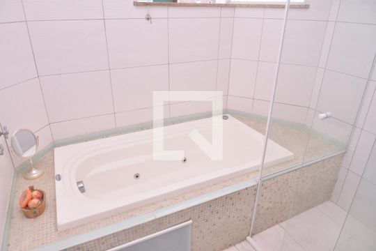 Banheira de casa à venda com 4 quartos, 250m² em Vila Valparaíso, Santo André