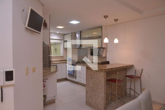 Detalhe Cozinha de casa à venda com 4 quartos, 250m² em Vila Valparaíso, Santo André