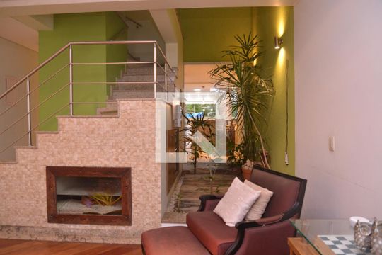 Detalhe Sala 1 de casa à venda com 4 quartos, 250m² em Vila Valparaíso, Santo André