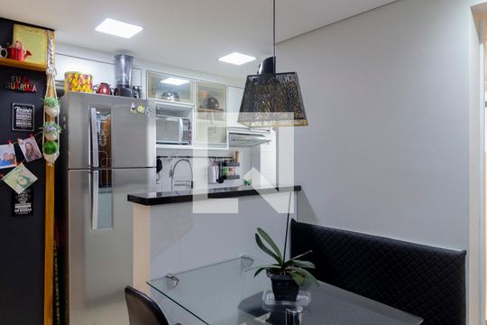 Cozinha  de apartamento à venda com 2 quartos, 41m² em Itaquera, São Paulo