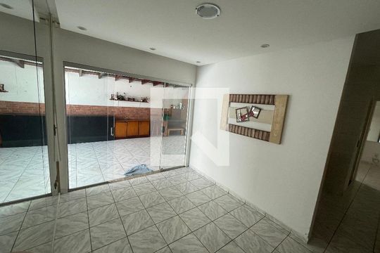 Sala de casa para alugar com 2 quartos, 150m² em Parque Almerinda Pereira Chaves, Jundiaí