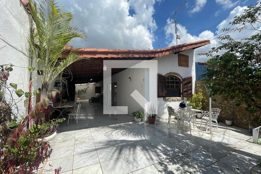 Fachada de casa para alugar com 2 quartos, 150m² em Parque Almerinda Pereira Chaves, Jundiaí