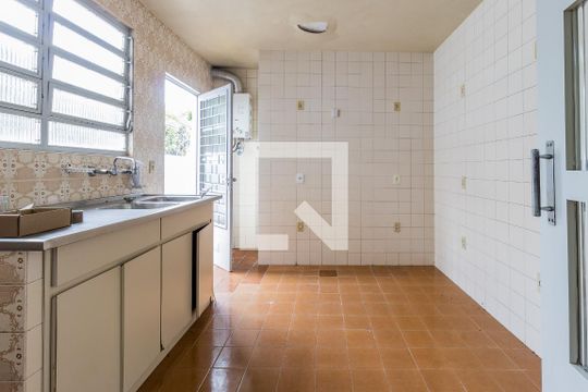 Cozinha de casa para alugar com 3 quartos, 219m² em Vila Ipiranga, Porto Alegre