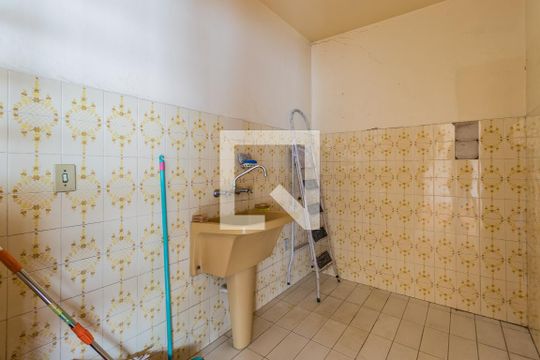 Area de Serviço de casa para alugar com 3 quartos, 219m² em Vila Ipiranga, Porto Alegre