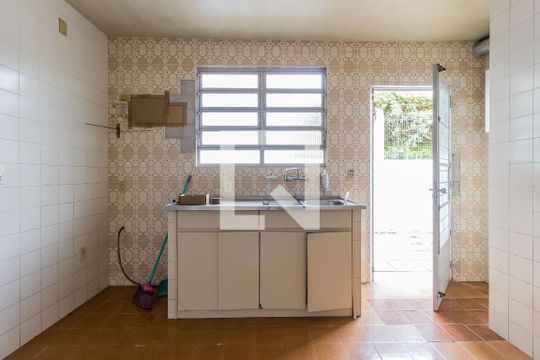 Cozinha de casa para alugar com 3 quartos, 219m² em Vila Ipiranga, Porto Alegre