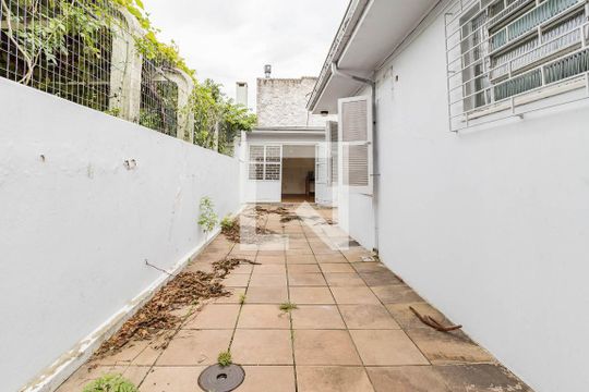 Garagem de casa para alugar com 3 quartos, 219m² em Vila Ipiranga, Porto Alegre