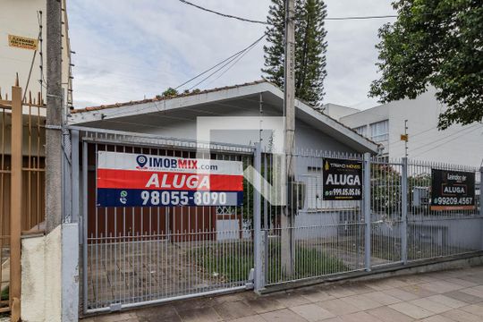 Fachada de casa para alugar com 3 quartos, 219m² em Vila Ipiranga, Porto Alegre