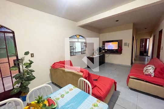 Casa à venda com 4 quartos, 360m² em Bandeirantes, Contagem