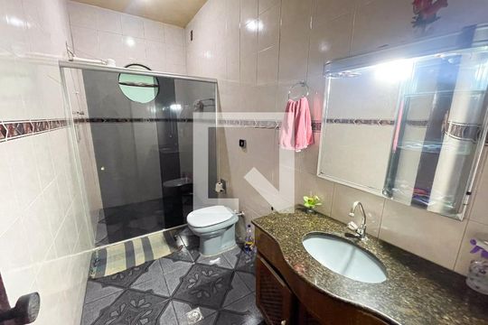 Banheiro Social de casa à venda com 4 quartos, 360m² em Bandeirantes, Contagem