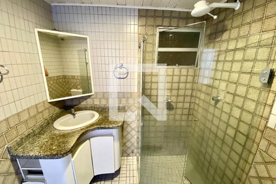Banheiro da Suíte de apartamento para alugar com 1 quarto, 58m² em Pituba, Salvador