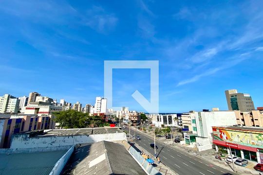 Vista da Sala de apartamento para alugar com 1 quarto, 58m² em Pituba, Salvador