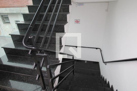Escada - área comum de apartamento à venda com 2 quartos, 39m² em Vila Ré, São Paulo
