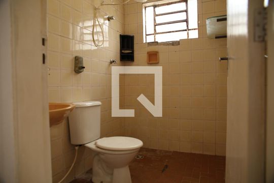 Banheiro 1 de casa à venda com 3 quartos, 152m² em Conjunto Residencial Pombeva, São Bernardo do Campo