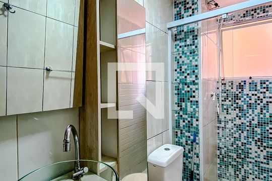 Banheiro de apartamento para alugar com 2 quartos, 50m² em Brás, São Paulo