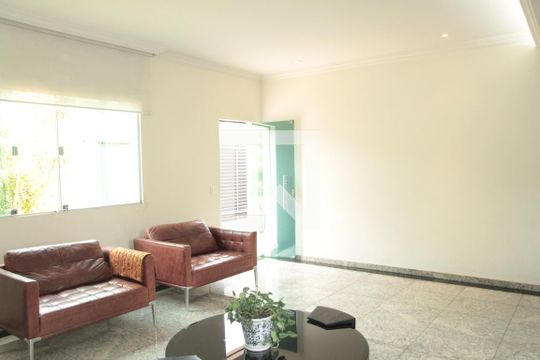 Sala de casa à venda com 3 quartos, 238m² em Santa Amélia, Belo Horizonte