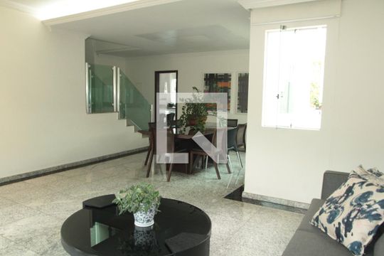 Área comum de casa à venda com 3 quartos, 238m² em Santa Amélia, Belo Horizonte