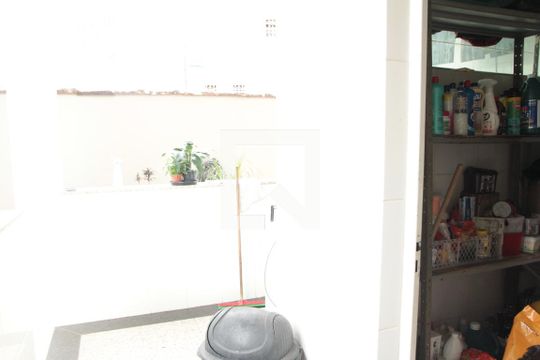 Área de Serviço de casa à venda com 3 quartos, 238m² em Santa Amélia, Belo Horizonte