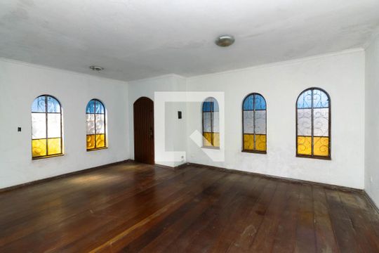 Casa à venda com 4 quartos, 250m² em Jardim Santa Maria, São Paulo