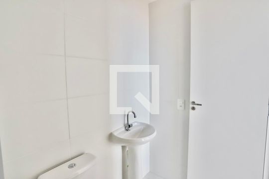 Banheiro de apartamento para alugar com 1 quarto, 24m² em Vila Claudia, São Paulo