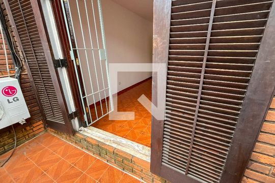 Sacada do Quarto 2 de casa à venda com 3 quartos, 90m² em City América, São Paulo
