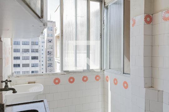 Cozinha e Área de Serviço de apartamento para alugar com 1 quarto, 55m² em Copacabana, Rio de Janeiro