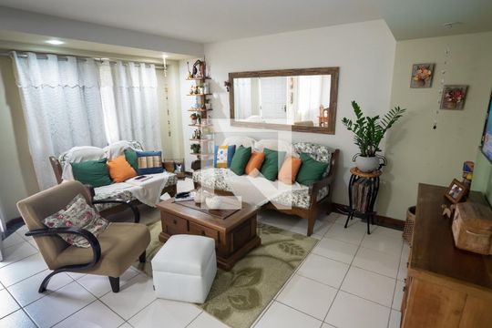 Sala 1 de casa de condomínio à venda com 5 quartos, 205m² em Camboinhas, Niterói