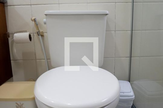 Banheiro da Suíte de casa de condomínio à venda com 5 quartos, 205m² em Camboinhas, Niterói