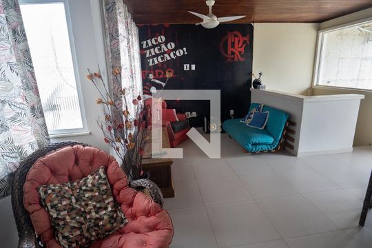 Sala 2 de casa de condomínio à venda com 5 quartos, 205m² em Camboinhas, Niterói