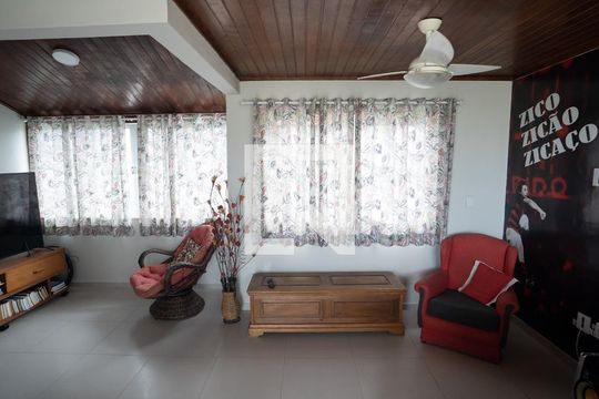 Sala 2 de casa de condomínio à venda com 5 quartos, 205m² em Camboinhas, Niterói