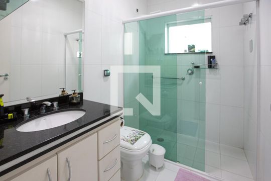 banheiro suíte 1 de casa à venda com 3 quartos, 700m² em Lapa, São Paulo