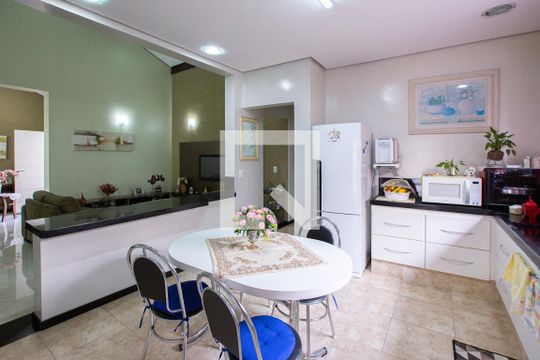 cozinha de casa à venda com 3 quartos, 700m² em Lapa, São Paulo