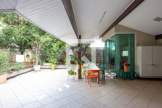 quintal de casa à venda com 3 quartos, 700m² em Lapa, São Paulo