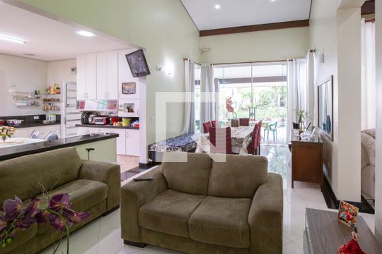 sala de estar de casa à venda com 3 quartos, 700m² em Lapa, São Paulo