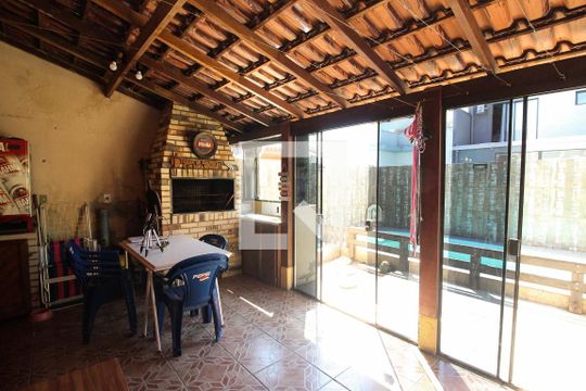 Varanda de casa à venda com 3 quartos, 133m² em Hípica, Porto Alegre