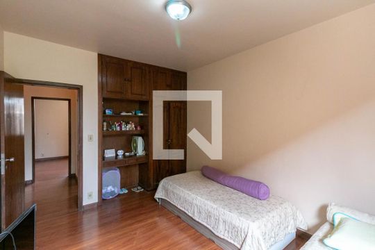 Quarto 3 de casa para alugar com 4 quartos, 400m² em Belvedere, Belo Horizonte