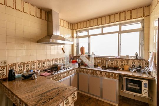 Cozinha de casa para alugar com 4 quartos, 400m² em Belvedere, Belo Horizonte