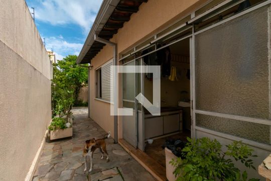 Área Externa de casa para alugar com 4 quartos, 400m² em Belvedere, Belo Horizonte
