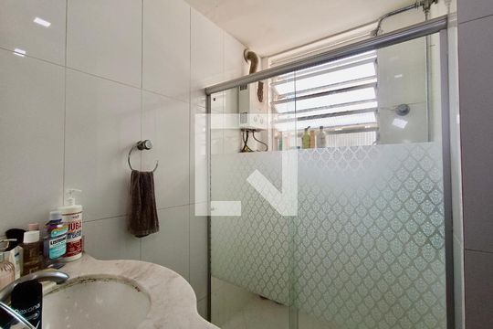 Banheiro social 1 de apartamento à venda com 3 quartos, 156m² em Copacabana, Rio de Janeiro