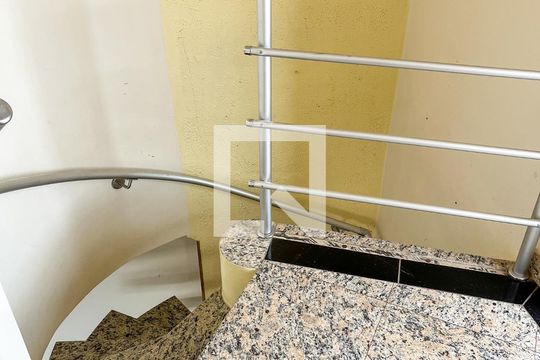 Escadas de apartamento à venda com 3 quartos, 106m² em Freguesia do Ó, São Paulo