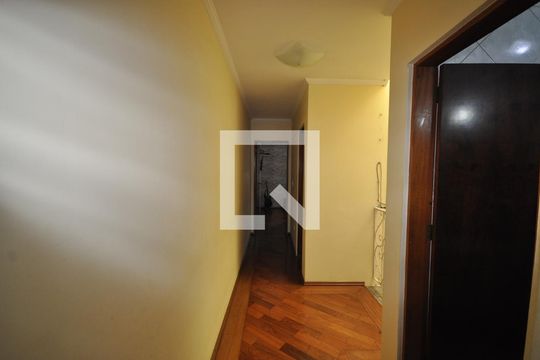 Corredor de casa à venda com 3 quartos, 112m² em Parque Vitoria, São Paulo
