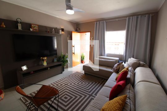 Sala de casa à venda com 4 quartos, 160m² em Vila Gustavo, São Paulo