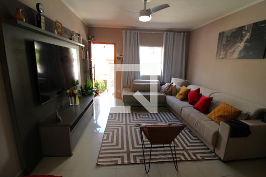 Sala de casa à venda com 4 quartos, 160m² em Vila Gustavo, São Paulo